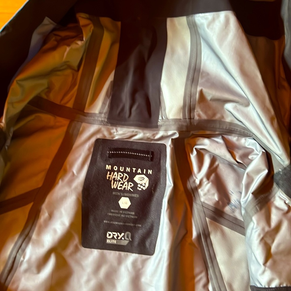 Mountain Hardwear Blue Raincoat with Hood and Weather-Resistant Material - Picture 6 of 7